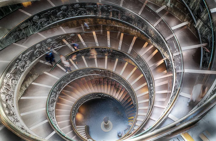 La scala elicoidale di Giuseppe Momo, all'uscita dei Musei Vaticani
