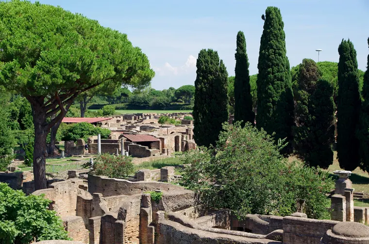 Gli scavi di Ostia Antica
